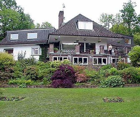Linchens Bed And Breakfast Felbridge Exterior photo