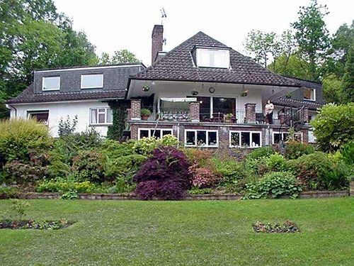 Linchens Bed And Breakfast Felbridge Exterior photo